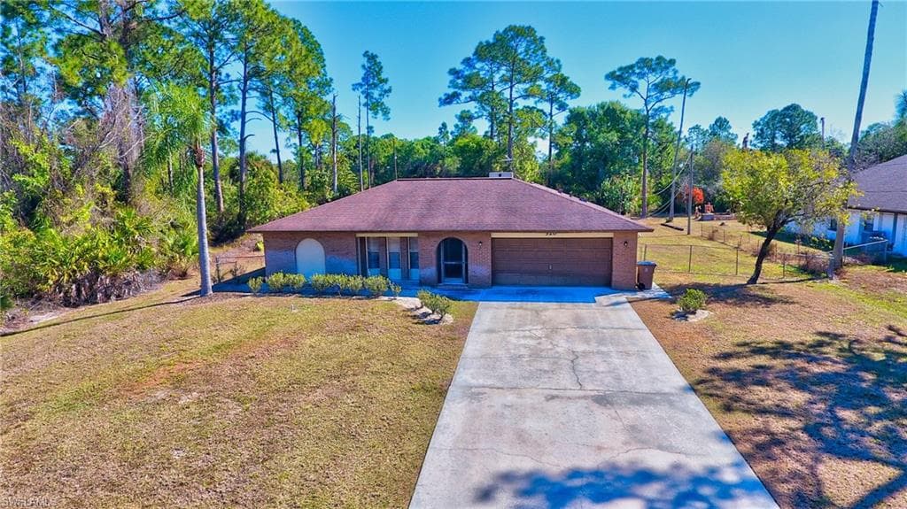 520 Thompson AVE LEHIGH ACRES, FL 33972