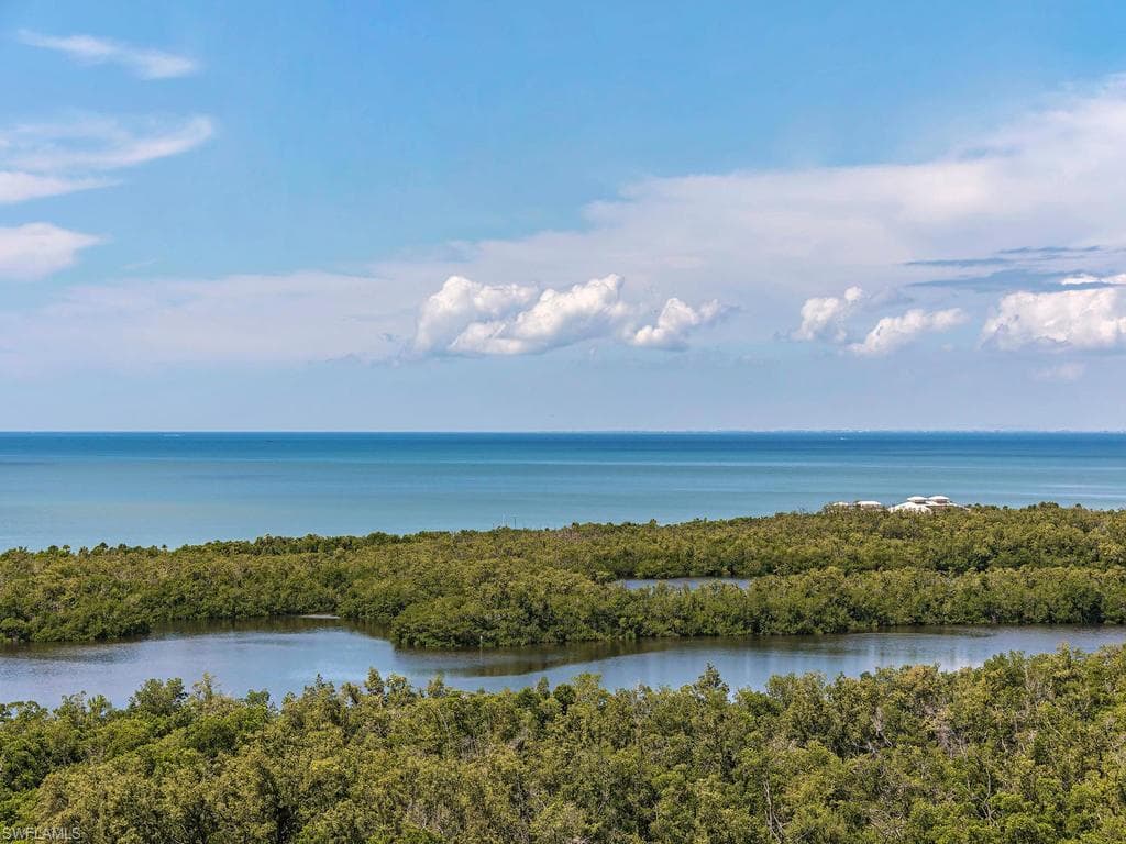 6585 Nicholas BLVD 1403 NAPLES, FL 34108