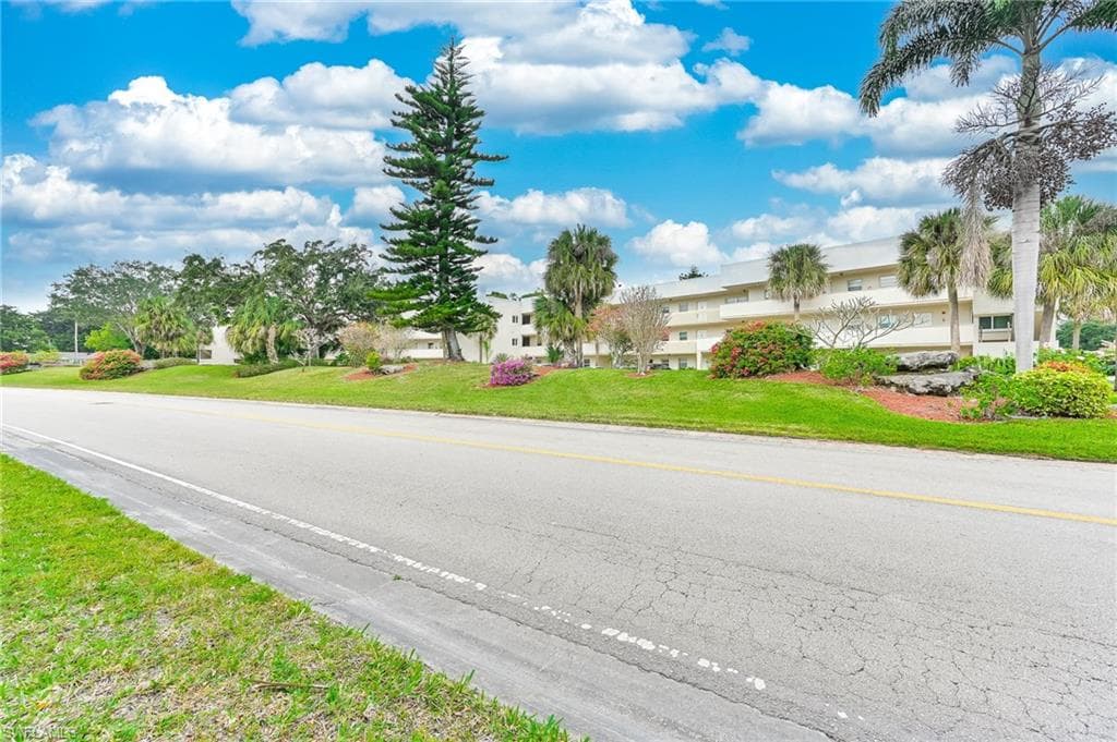 501 Forest Lakes BLVD 302 NAPLES, FL 34105