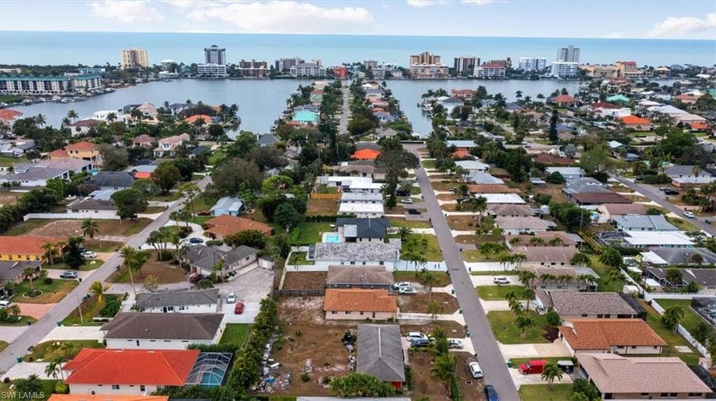 560 95th AVE N NAPLES, FL 34108