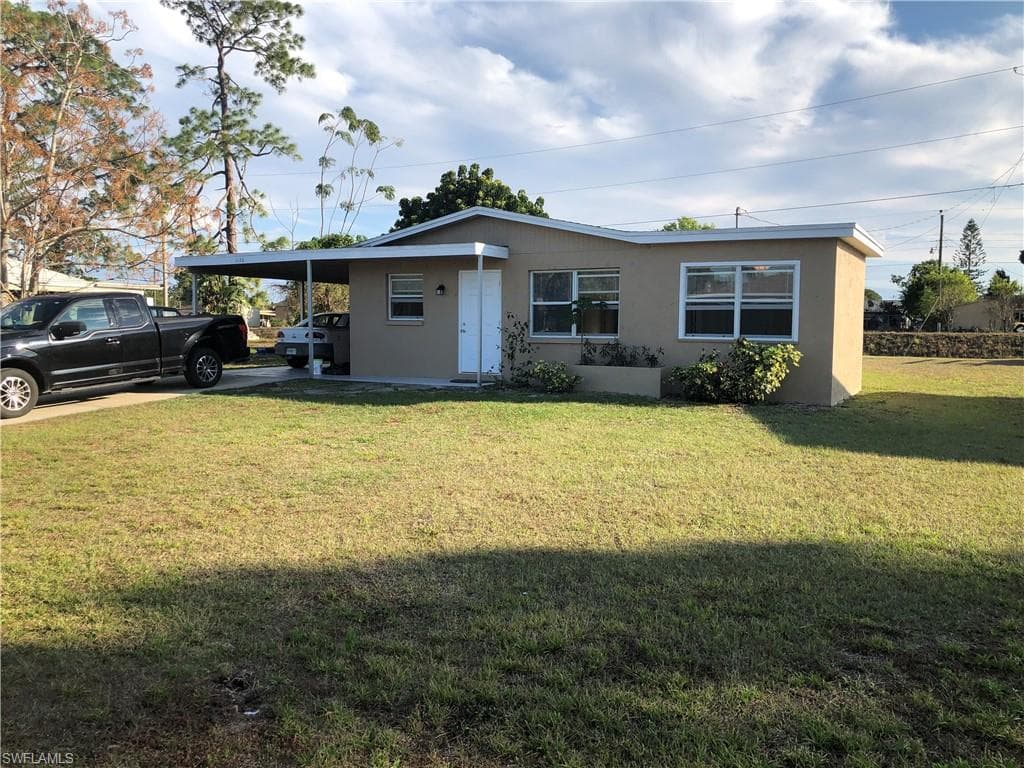 1120 NAVAJO AVE LEHIGH ACRES, FL 33936