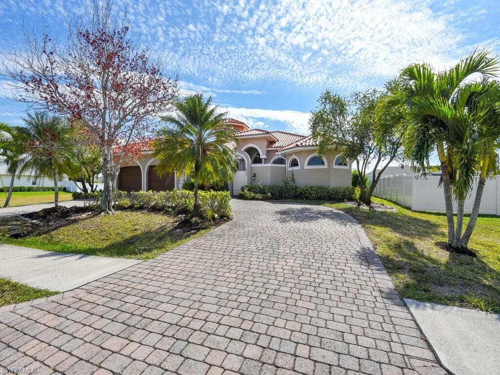 2622 Beach PKY W CAPE CORAL, FL 33914