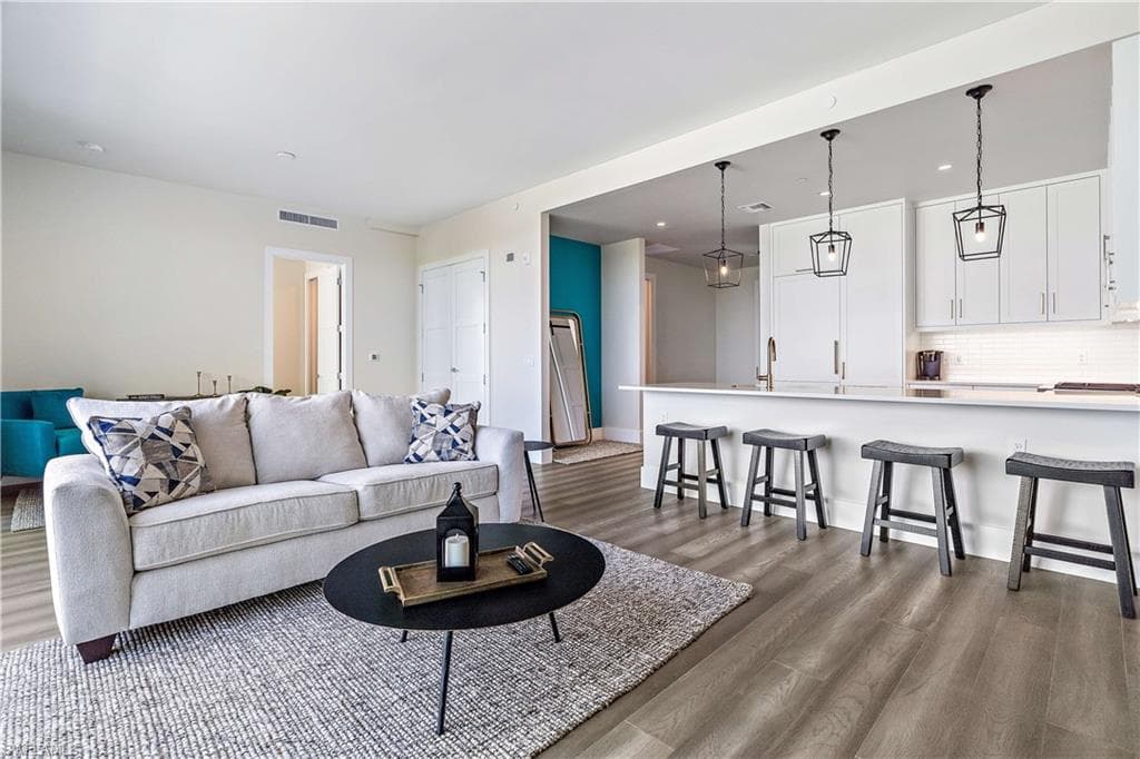 850 Central AVE 301 NAPLES, FL 34102