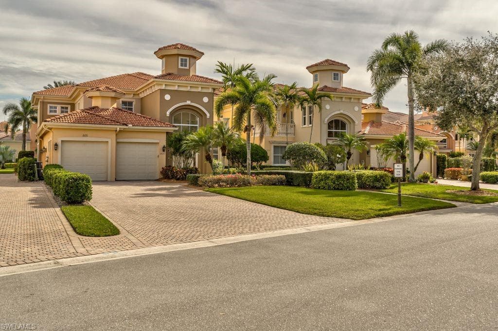 505 Avellino Isles CIR 38201 NAPLES, FL 34119