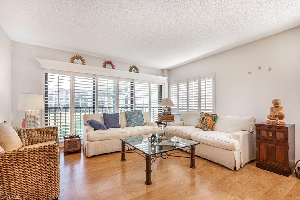 7406 Lake Breeze DR 219 FORT MYERS, FL 33907
