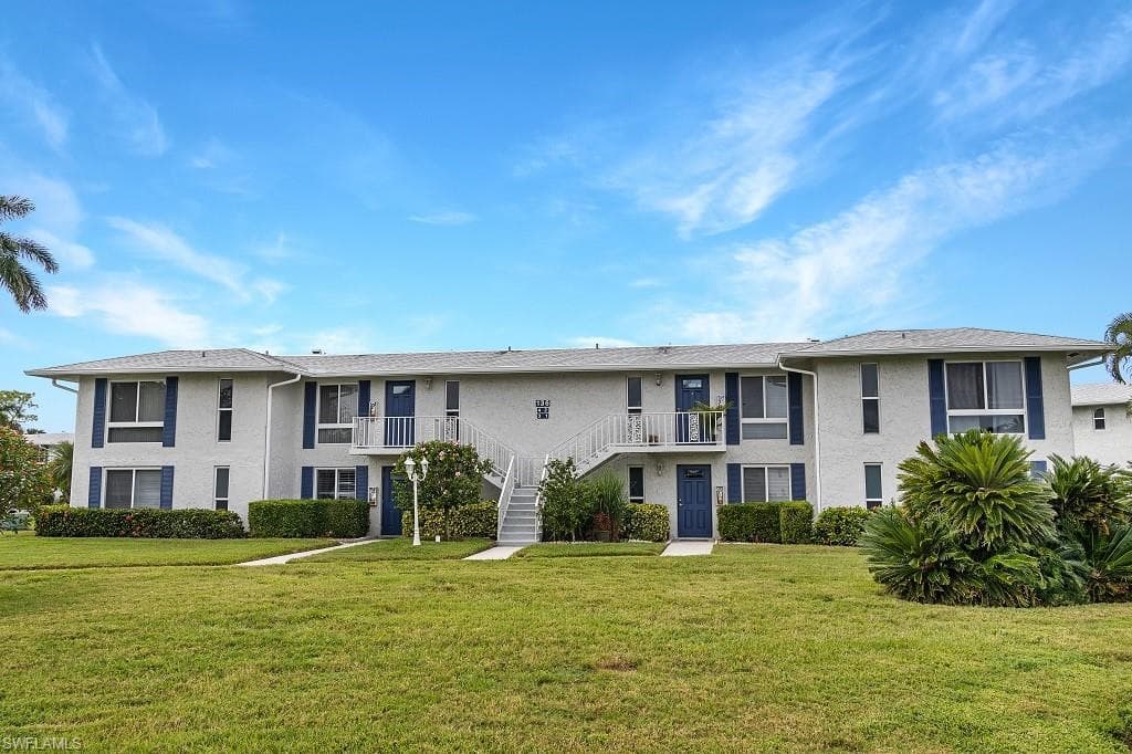136 Penny LN 793 NAPLES, FL 34112