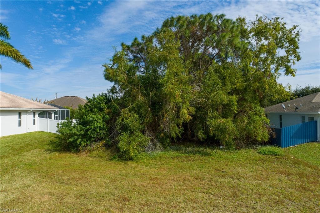 329 25th PL CAPE CORAL, FL 33991