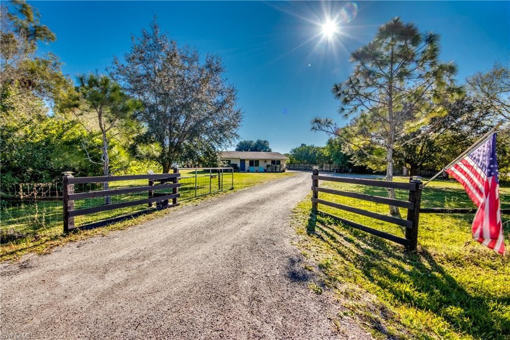 19850 Freeman DR NORTH FORT MYERS, FL 33917