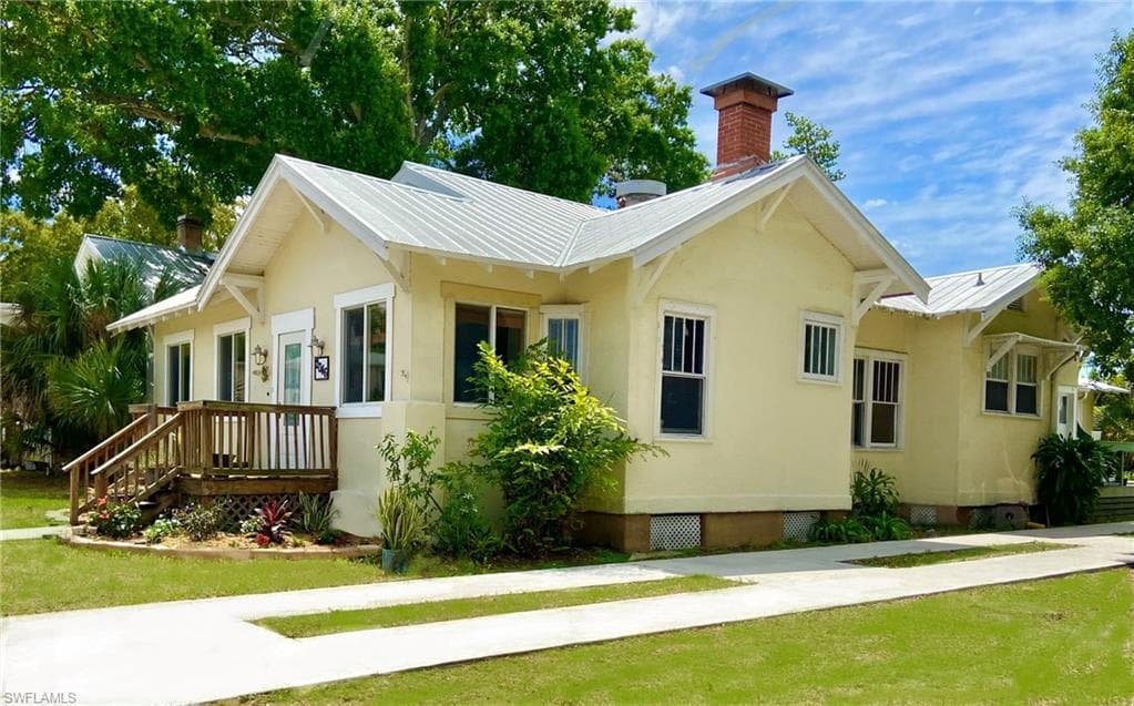 2046 Wilna ST FORT MYERS, FL 33901