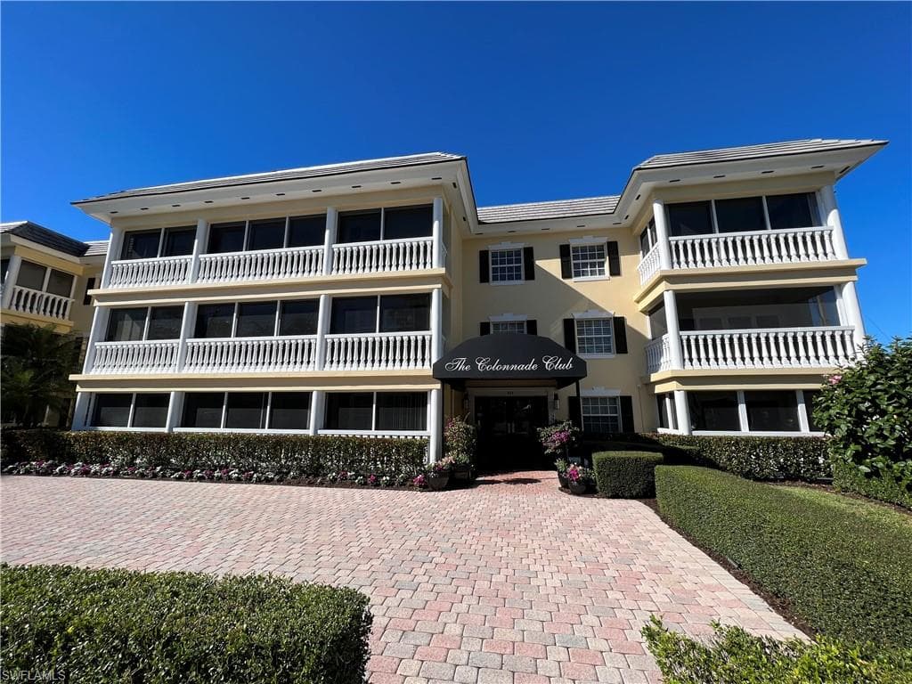666 3rd ST S 203 NAPLES, FL 34102