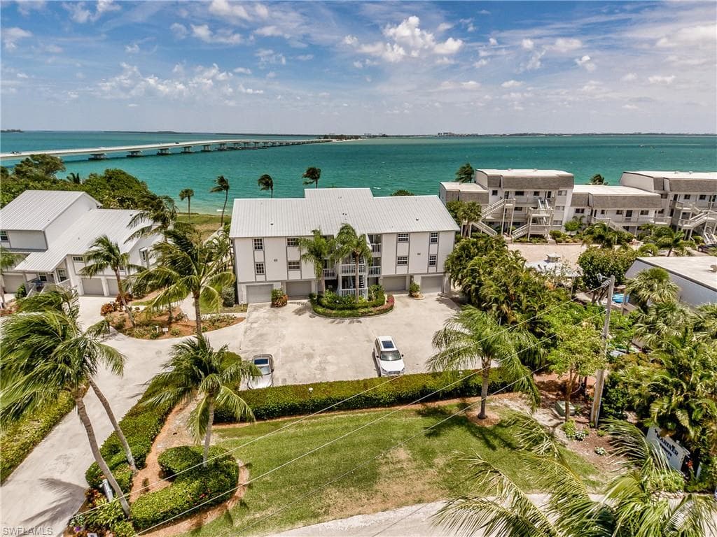 800 Sextant DR 2 SANIBEL, FL 33957