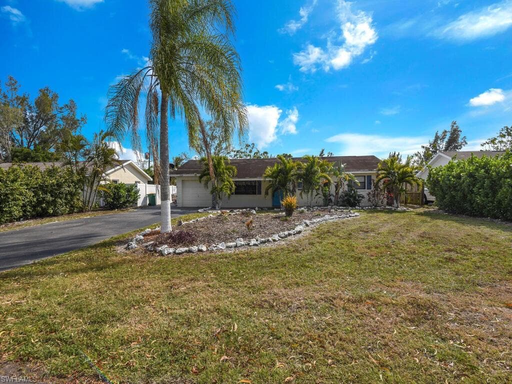 1310 Jeronimo DR NAPLES, FL 34103