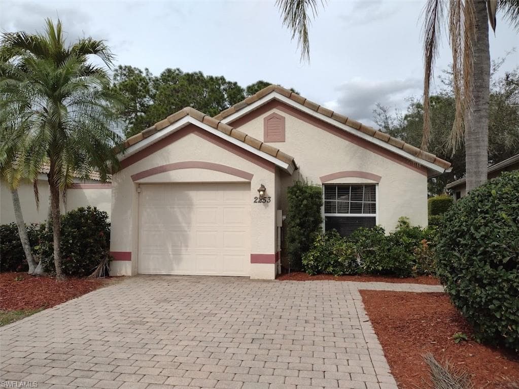 2253 Carnaby CT LEHIGH ACRES, FL 33973