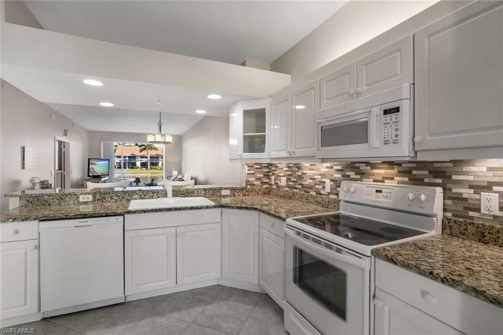 2373 Hidden Lake CT 8109 NAPLES, FL 34112