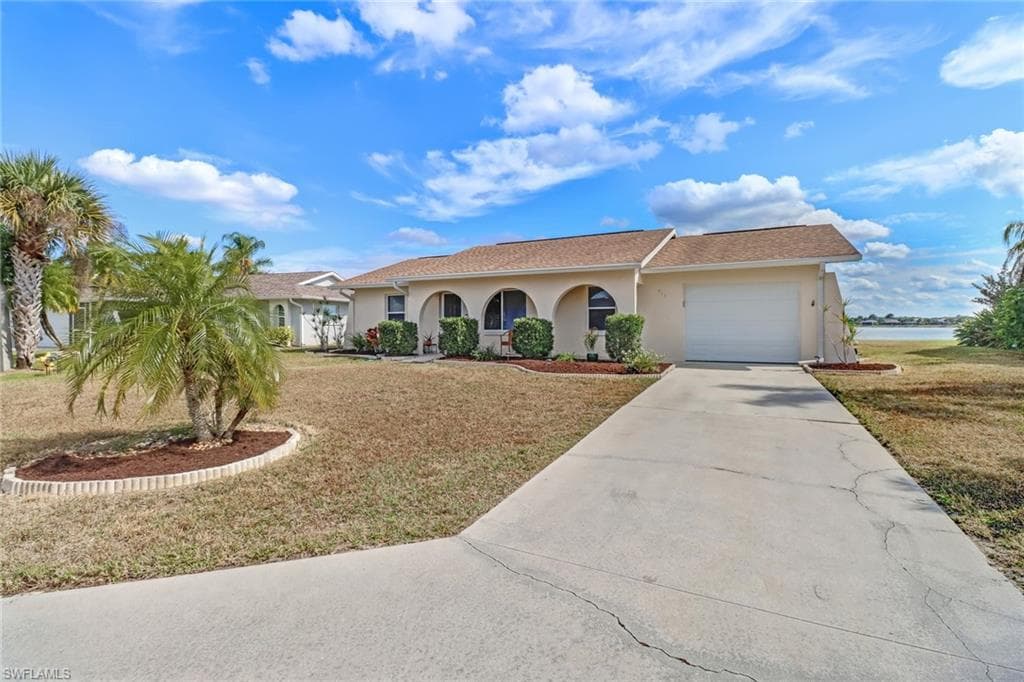 715 Meyer DR NAPLES, FL 34120