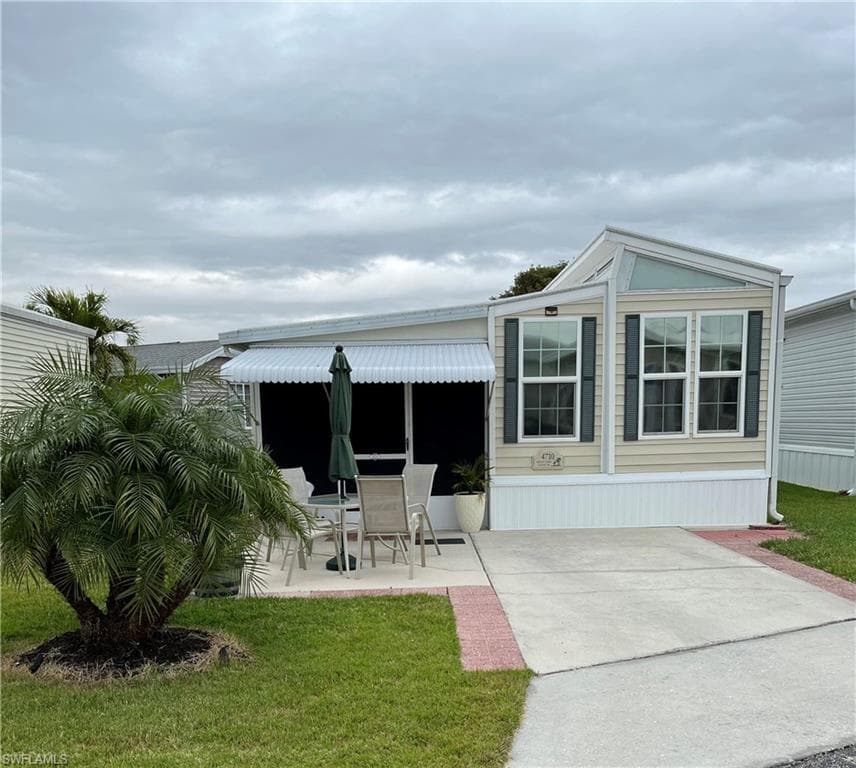 4710 Split Log LN W ESTERO, FL 33928