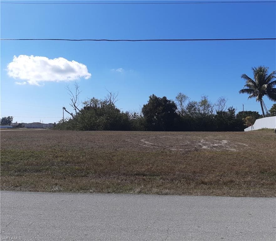 806 NW 28th PL CAPE CORAL, FL 33993