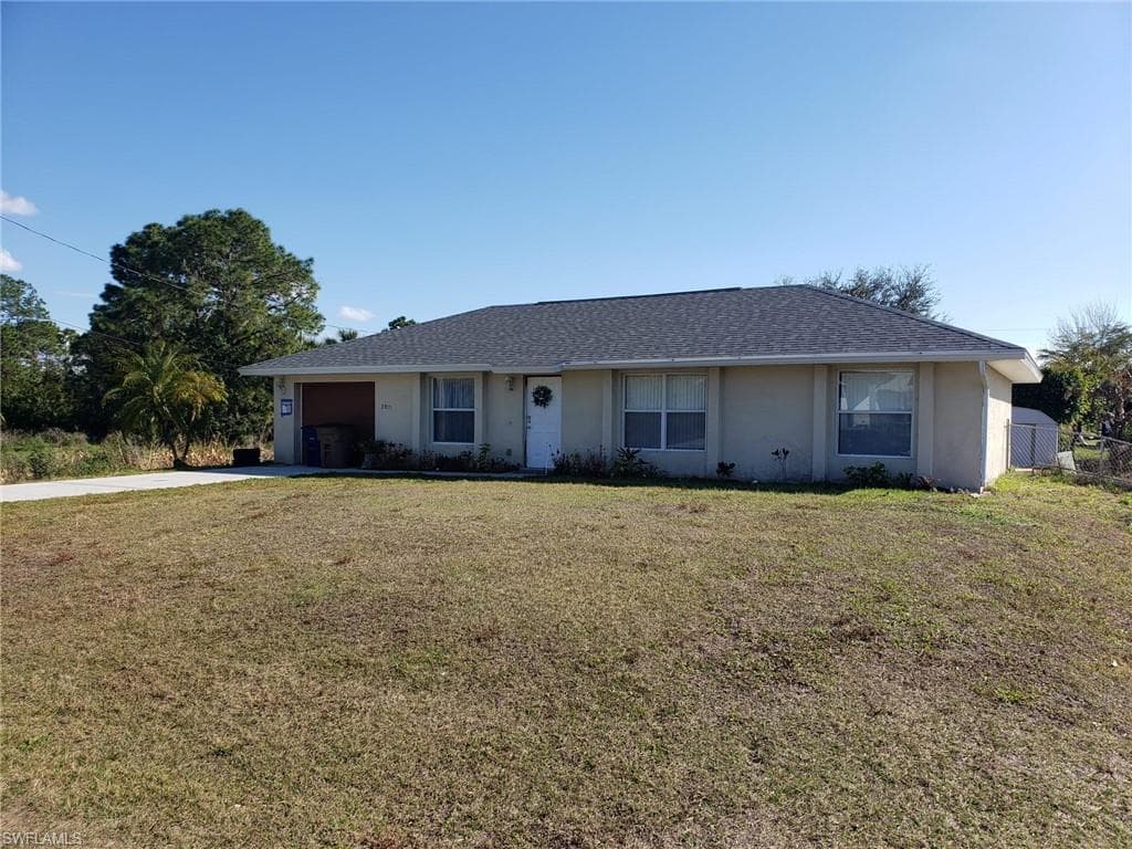 2915 8th ST W LEHIGH ACRES, FL 33971