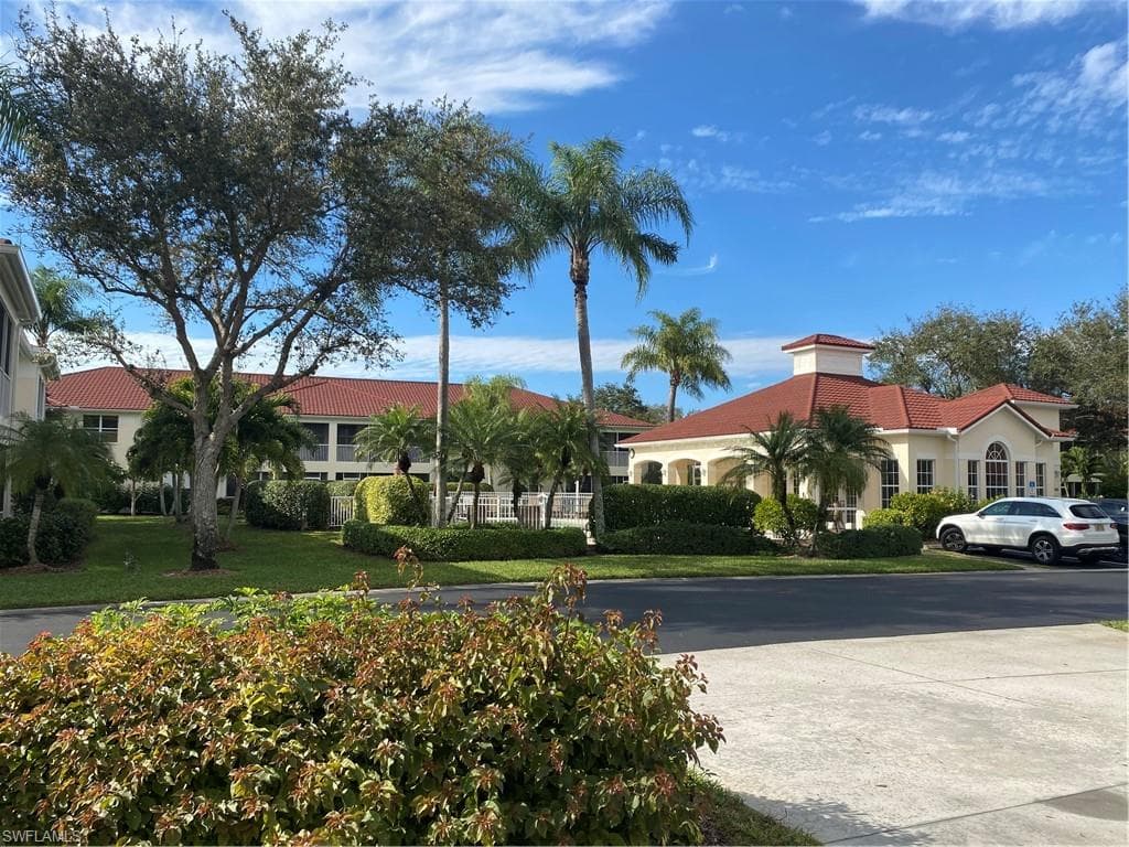 640 Lalique CIR 403 NAPLES, FL 34119