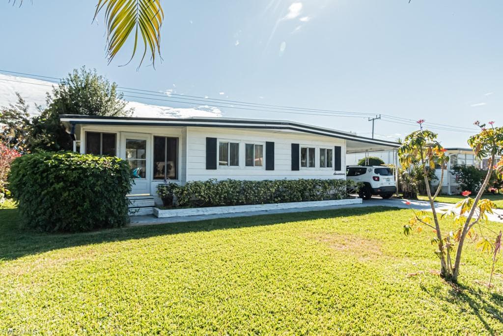 17 Le Mans DR NAPLES, FL 34112