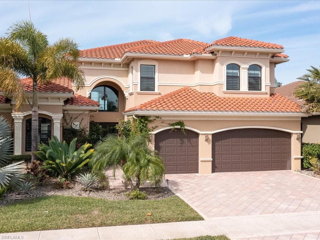 2711 Crystal WAY NAPLES, FL 34119