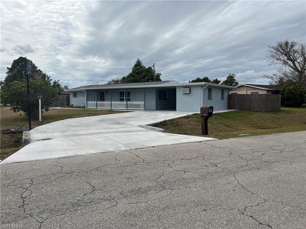 106 E JASMINE RD LEHIGH ACRES, FL 33936