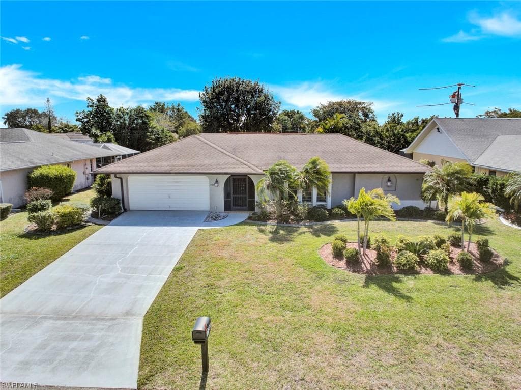 520 SE 33rd TER CAPE CORAL, FL 33904
