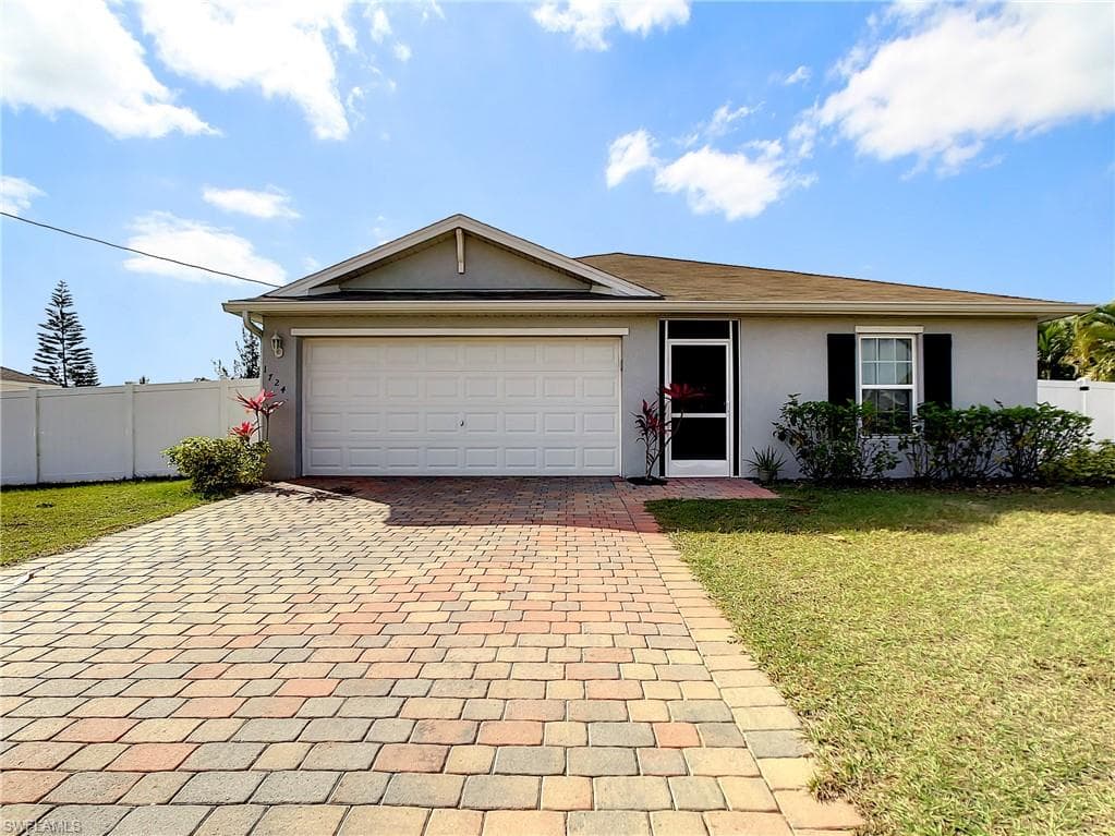 1724 NE 34th ST CAPE CORAL, FL 33909