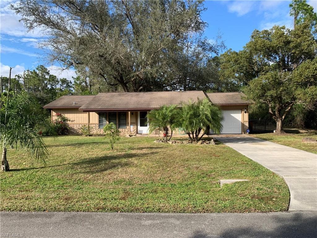 907 Avery ST LEHIGH ACRES, FL 33974
