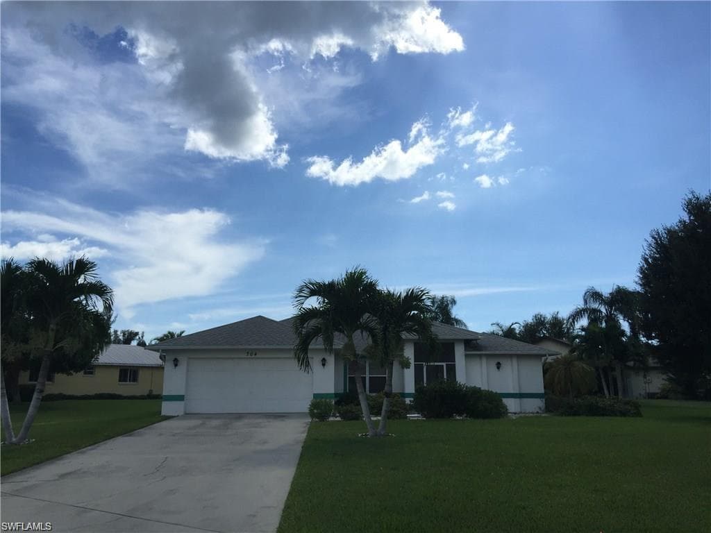 704 SW 32nd CT CAPE CORAL, FL 33991