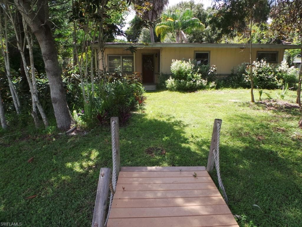 1255 Monica LN NORTH FORT MYERS, FL 33903
