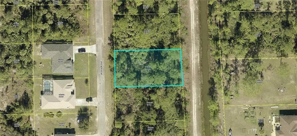 2114 Jackson AVE ALVA, FL 33920