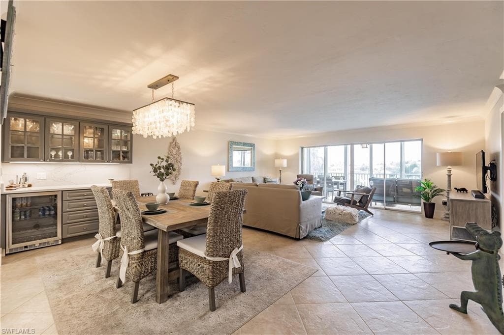 1011 Swallow AVE 305 MARCO ISLAND, FL 34145