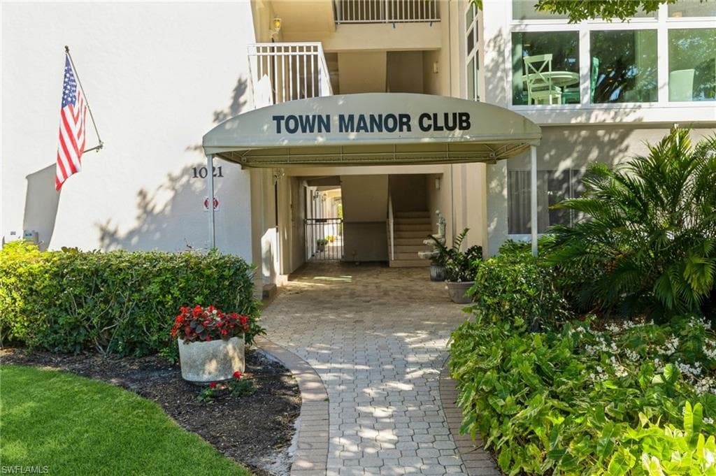 1021 3rd ST S 202 NAPLES, FL 34102