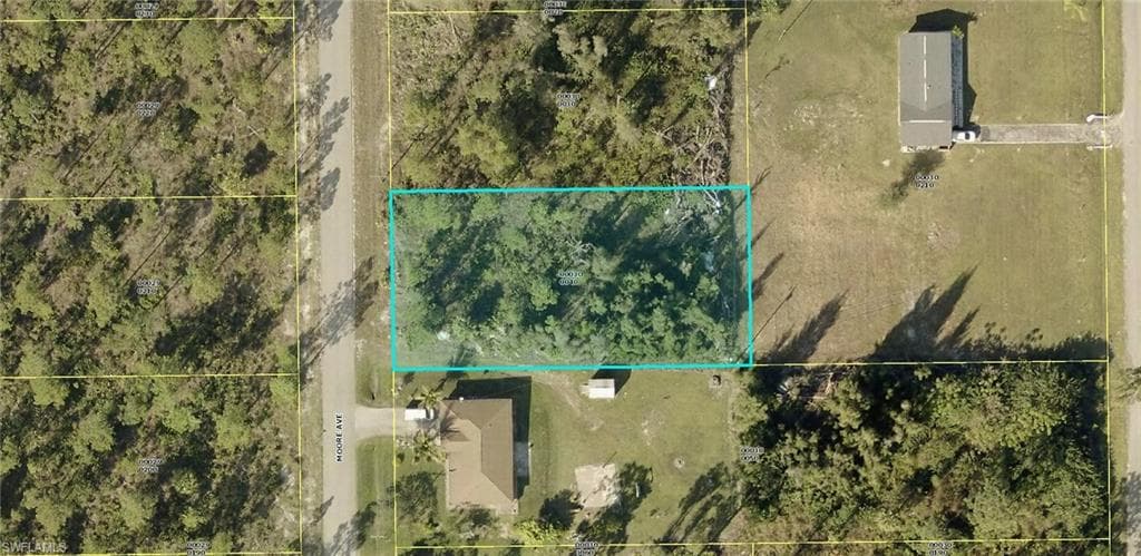 216 Moore AVE LEHIGH ACRES, FL 33936