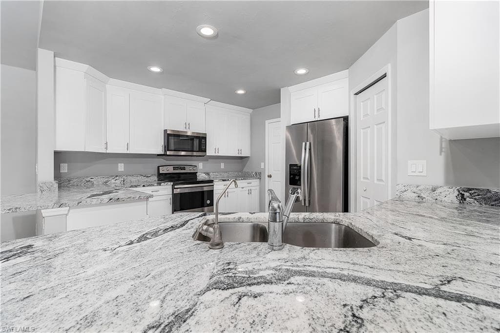 3613 39th ST SW LEHIGH ACRES, FL 33976