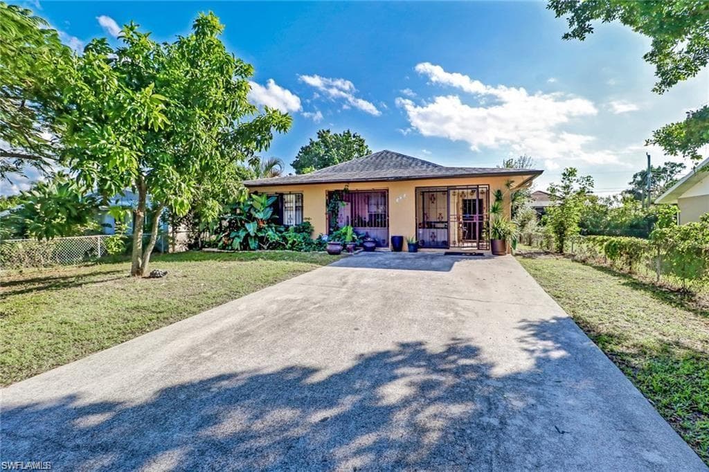 724 102nd AVE N NAPLES, FL 34108