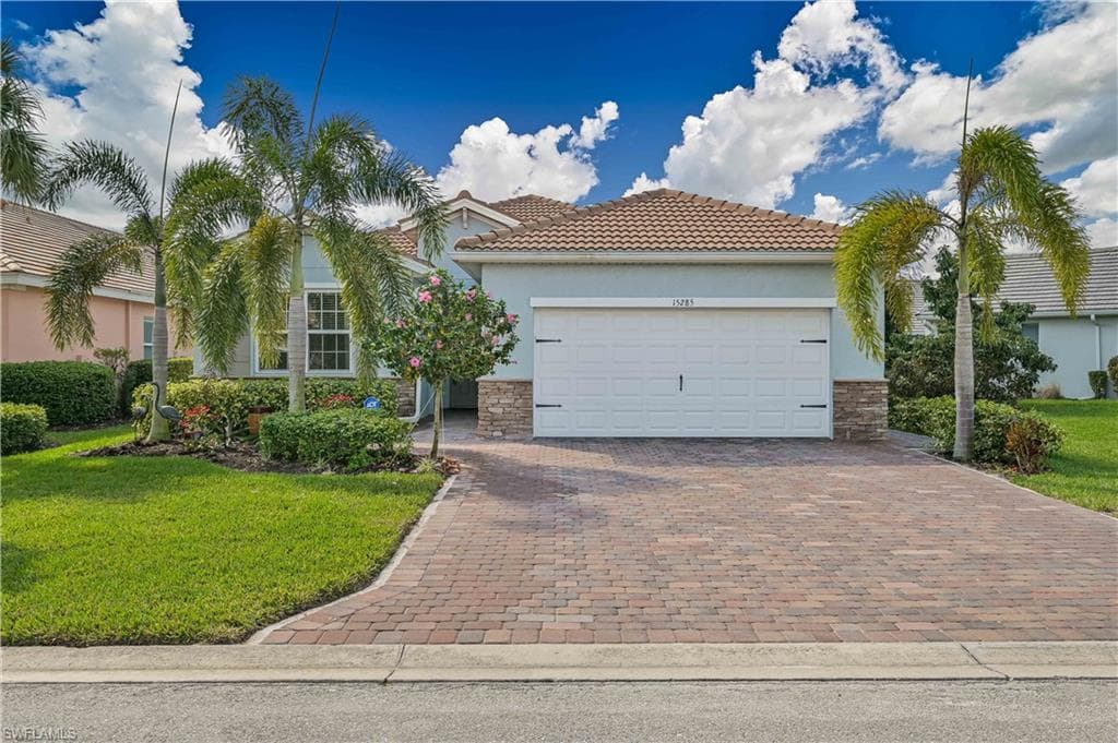 15285 Yellow Wood DR ALVA, FL 33920