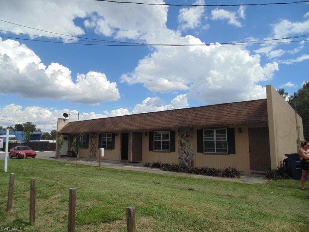 25 W Mariana AVE NORTH FORT MYERS, FL 33903