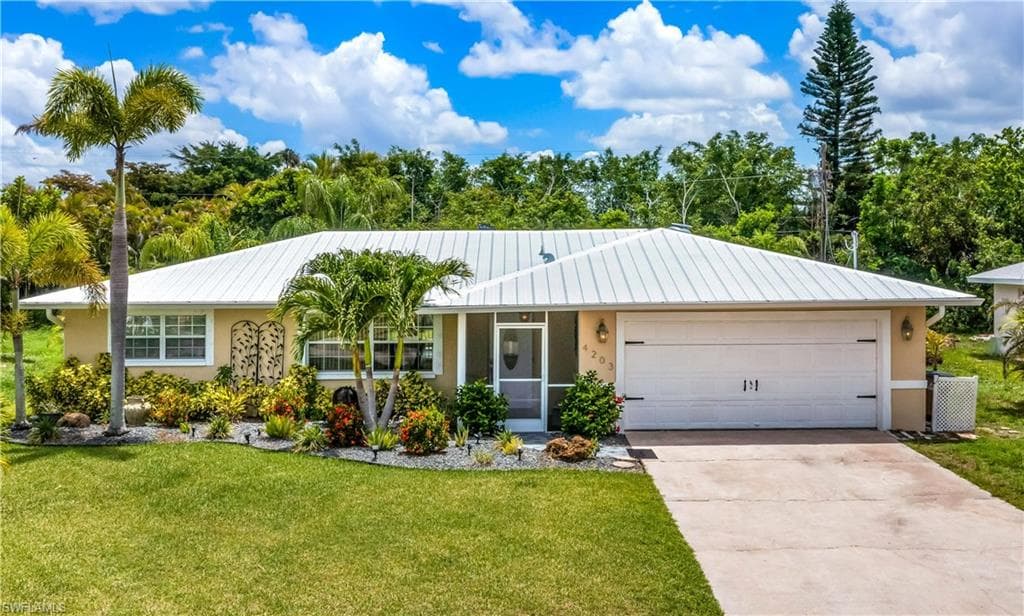 4203 SE 1st PL CAPE CORAL, FL 33904