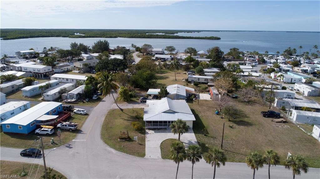 1195 Chokoloskee DR CHOKOLOSKEE, FL 34138