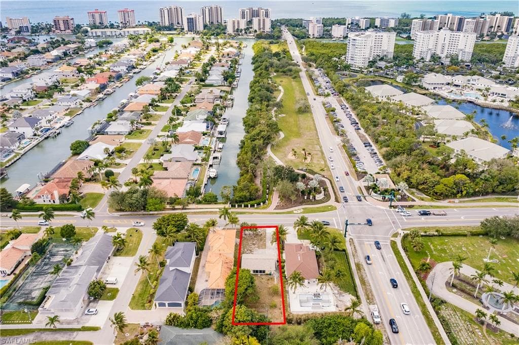 11040 Vanderbilt DR NAPLES, FL 34108