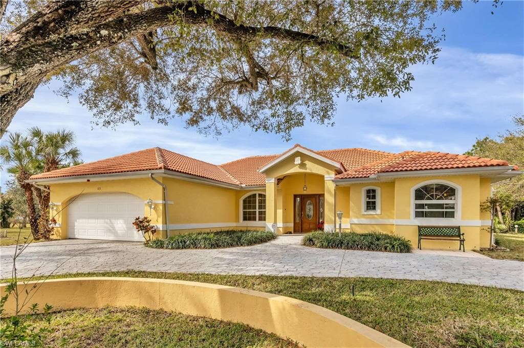 513 Glenn AVE LEHIGH ACRES, FL 33972