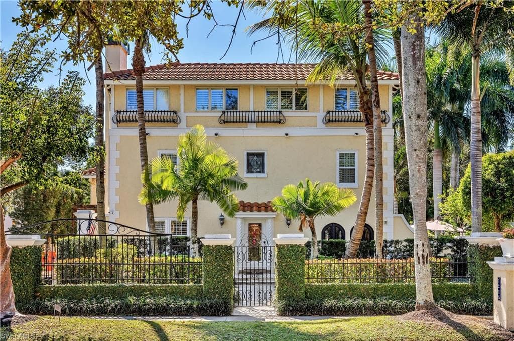 1226 Wales DR FORT MYERS, FL 33901
