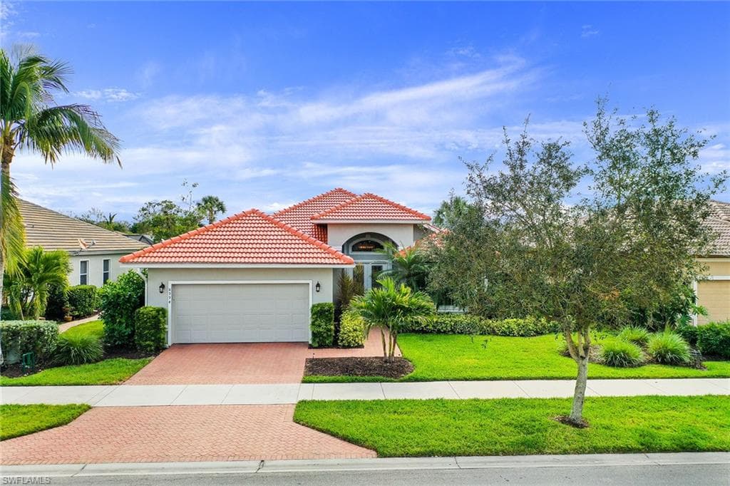 8994 Mustang Island CIR NAPLES, FL 34113