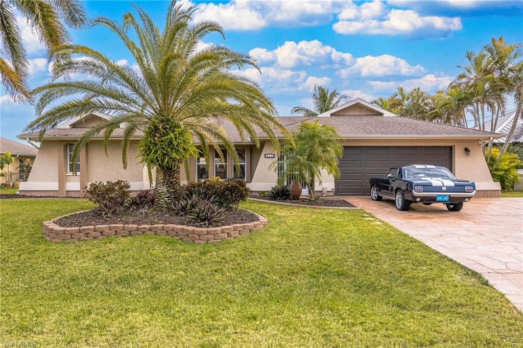 916 SE 24th ST CAPE CORAL, FL 33990