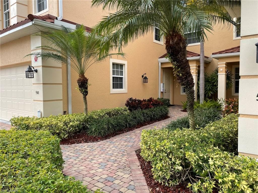 8621 Champions PT 501 NAPLES, FL 34113