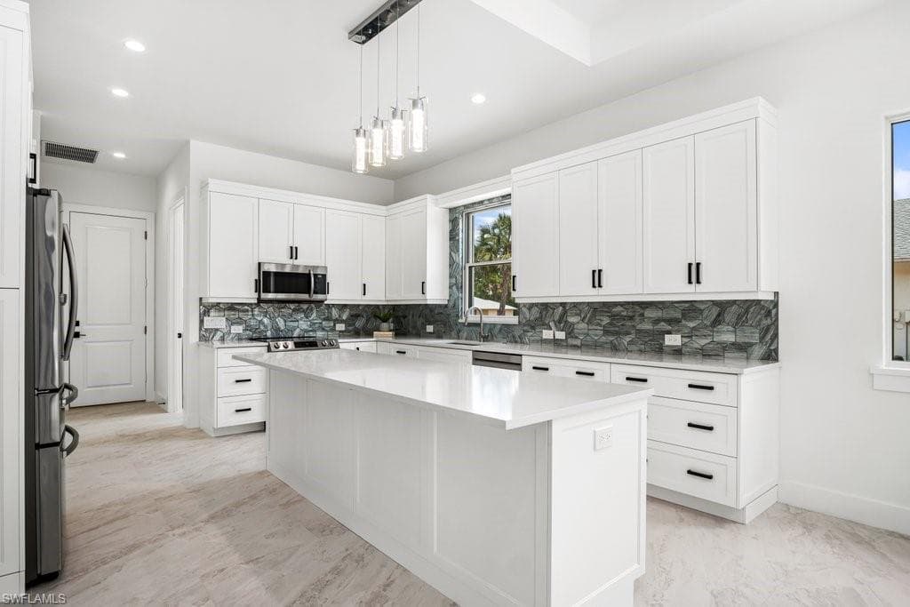 4211 Tarpon AVE BONITA SPRINGS, FL 34134