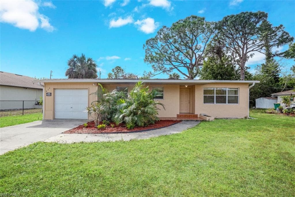 870 109th AVE N NAPLES, FL 34108