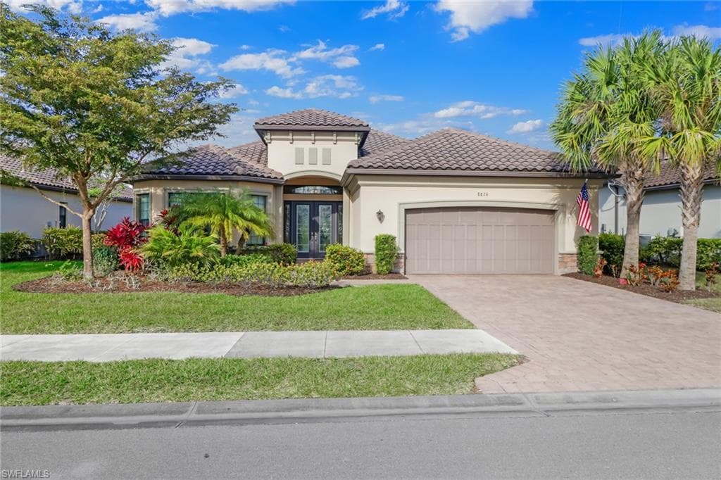8876 Savona CT NAPLES, FL 34119